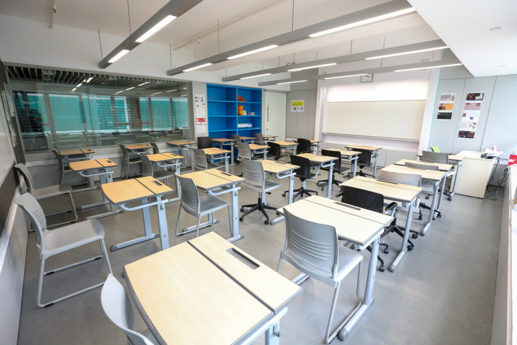 Expat Living in Singapore : Exploring international schools, curricula, and admission processes for expat children.