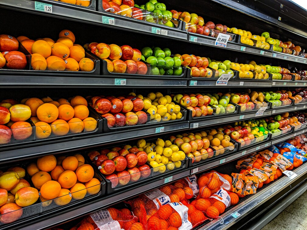 Singapore Supermarket : Fresh fruits, vegetables on display