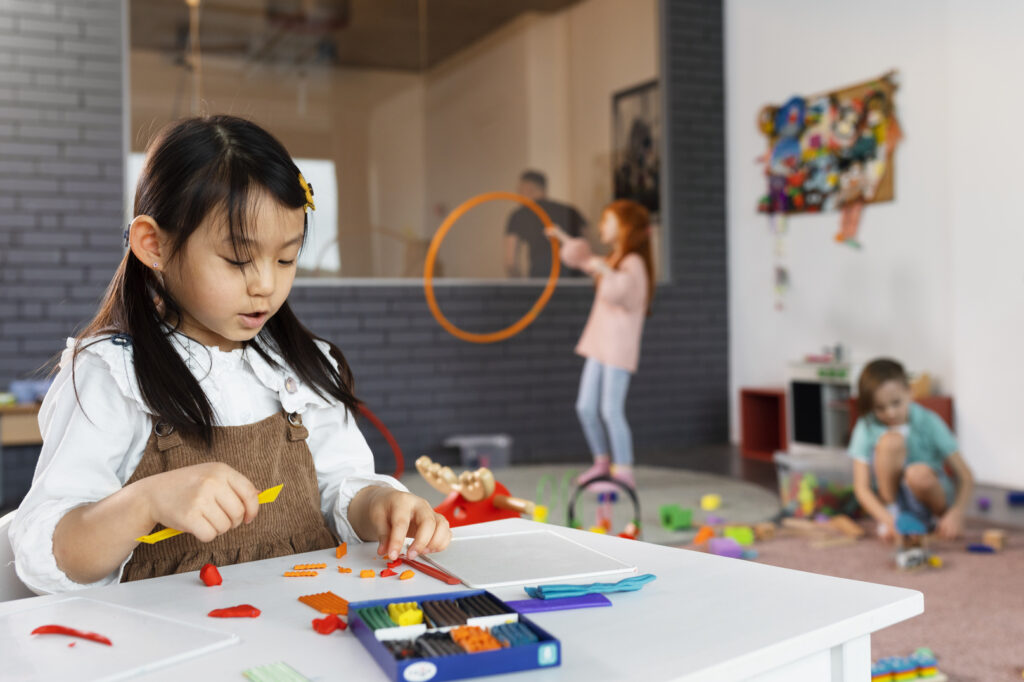 Expat Living in Singapore : Exploring early childhood education options and school registration timelines for expat families.