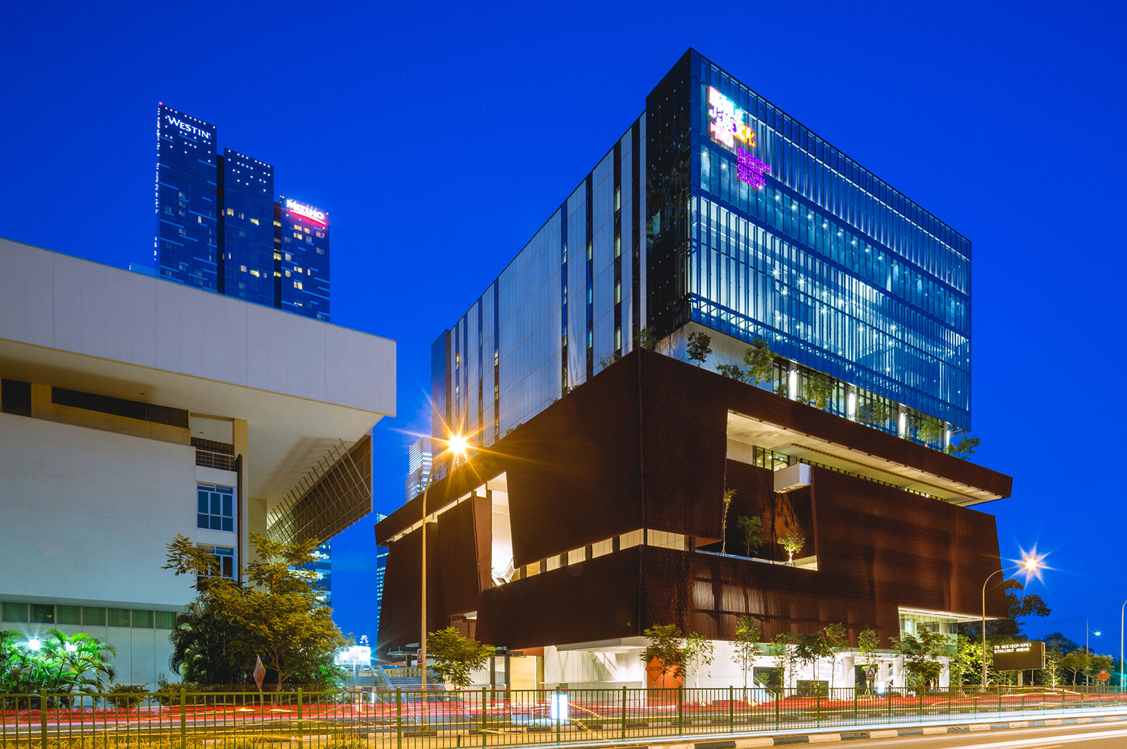 A night front view photo of Singapore Chinese Cultural Centre