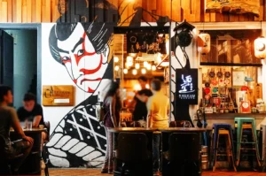 Shukuu Japanese Izakaya and Bar exterior at Telok Ayer with Japanese mural and lively evening dining crowd in CBD